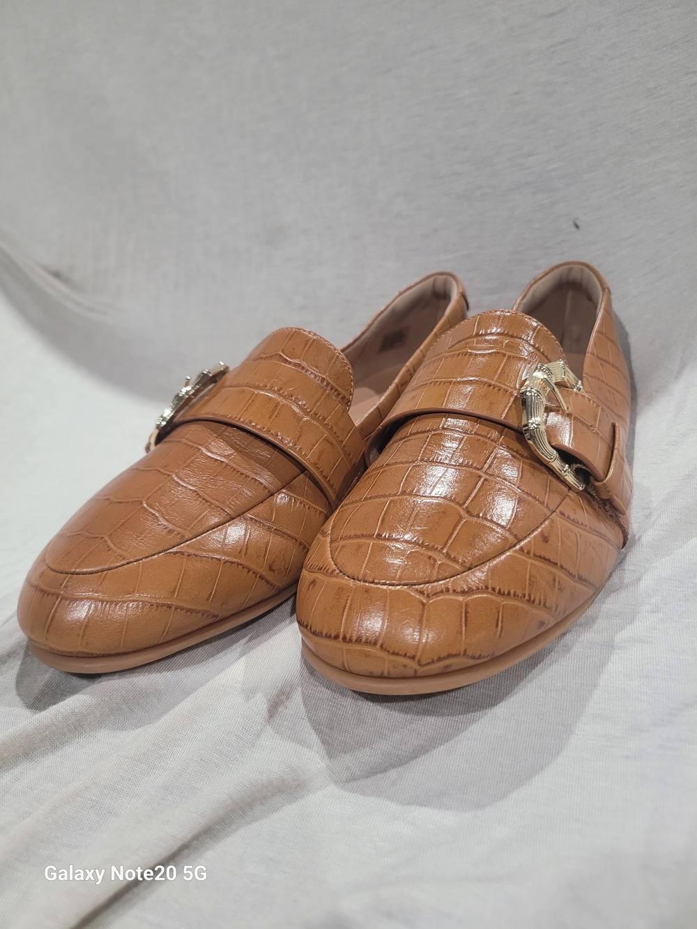 FitFlop Tan Croc-Embossed Leather Loafers with Gold Buckle - EUC (Size 8.5)
